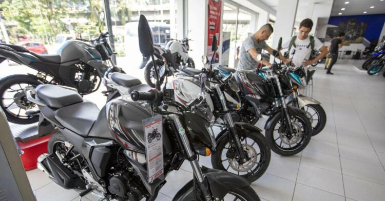 En agosto se patentaron 54.560 motos 0km en Argentina, una leve baja mensual e interanual, aunque el acumulado anual muestra un crecimiento cercano al 39%.