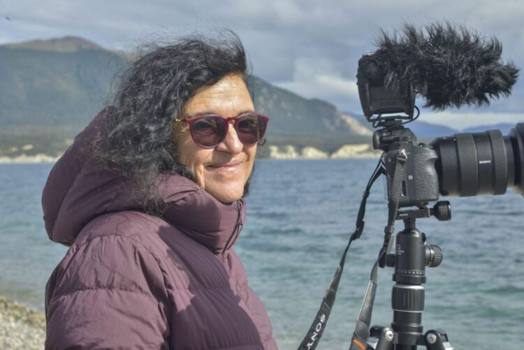 “Yo y la que fui”, dirigida por Constanza Niscovolos, propone un acercamiento íntimo a Adriana Lestido.