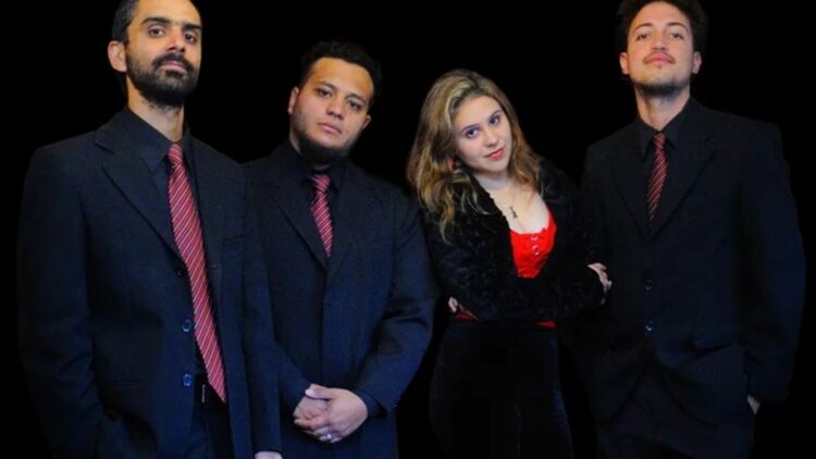 El cuarteto está conformado por la unión de dos propuestas artísticas nacidas en la ciudad de La Falda, Contramano Trío y Lisette.