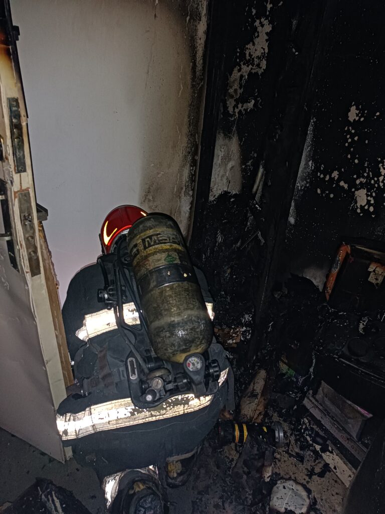 Alberdi: fueron evacuadas 20 personas por un incendio en un departamento