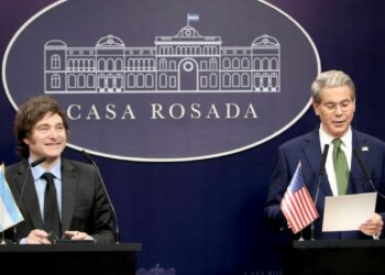 Washington abre el paraguas para Milei y analiza un auxilio financiero