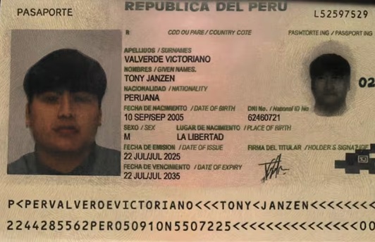El supuesto pasaporte de Pequeño J.
