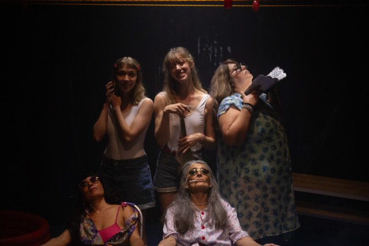 La obra "Apnea" dirigida por Eugenia Hadandoniou se presentará en el marco del festival.