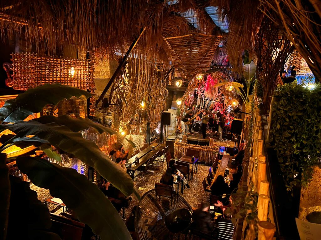 Fruta bar recibe a "The Rhythm Gamblers"