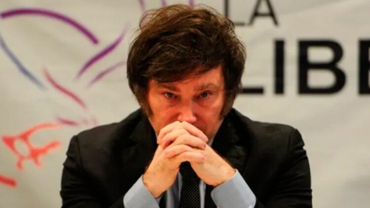Milei confirmó que avanza en negociaciones con Estados Unidos por un préstamo de emergencia para afrontar la deuda de 2026 y contener la presión cambiaria.