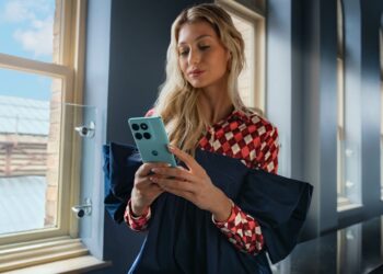 Motorola se asoció con líderes del sector de la IA como Google, Meta, Microsoft y Perplexity para desarrollar funciones integradas y ofrecer a las personas elegir su agente preferido.