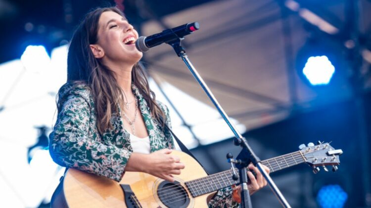 Paz Carrara, la cantante y compositora cordobesa se presentará en Sala Formosa.