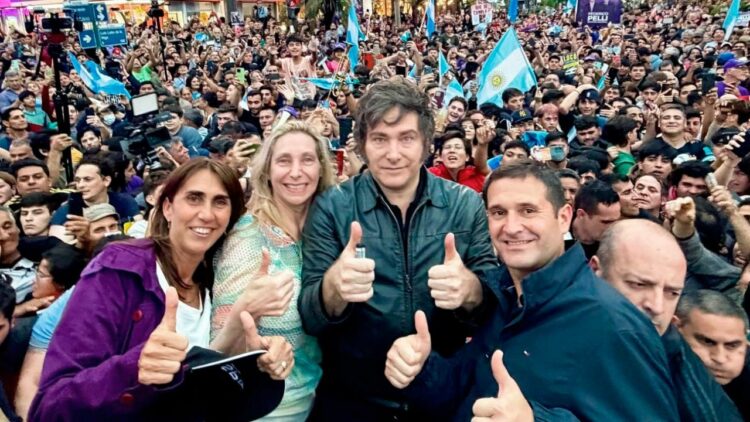Javier Milei encabezará el cierre nacional de campaña en Rosario, tras una intensa gira que incluirá actos en Córdoba y Buenos Aires, en la antesala de las elecciones legislativas del 26 de octubre.