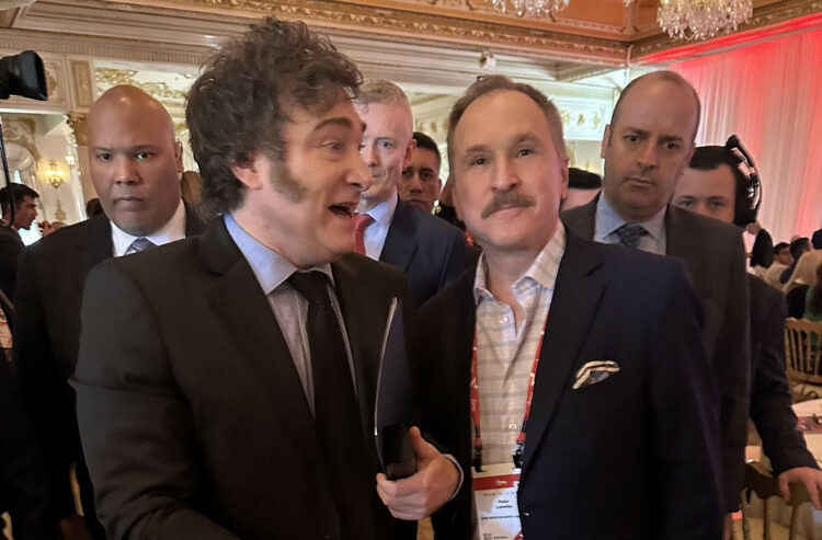 Sintonía entre Javie rMilei y Peter Lamelas, el embajador estadounidense en Argentina.