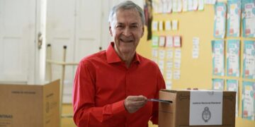 Juan Schiaretti votó en Córdoba y pidió “votar sin miedo porque hoy somos todos iguales” Juan Schiaretti votó en Córdoba y pidió “votar sin miedo porque hoy somos todos iguales”