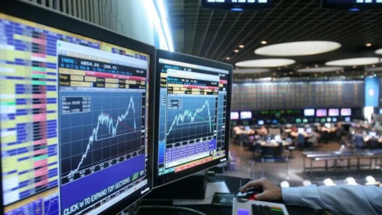 El Riesgo País retrocedió casi 8% y cerró en 1.165 puntos básicos, mientras bonos y ADRs argentinos registraron subas en una jornada marcada por el viaje de Luis Caputo a Washington y el respaldo del Tesoro de EE.UU. y el FMI.