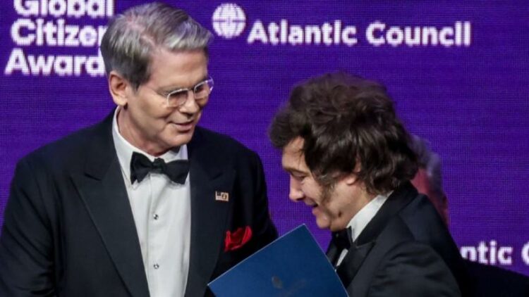 Javier Milei anunció desde San Nicolás una ambiciosa reforma tributaria destinada a eliminar impuestos distorsivos y modernizar el sistema fiscal, como parte de su plan para “liberar la economía y premiar al que produce”.