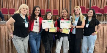 Además, una alumna de la escuela Gob. Brig. José I. de San Martín recibió mención de honor en poesía.