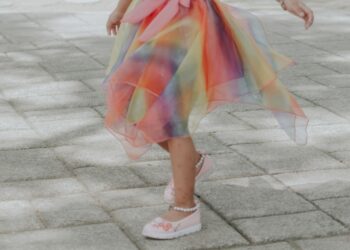 Convocan a familias interesadas en adoptar a una niña