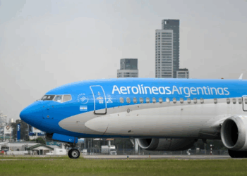 Aerolíneas Argentinas: programan cancelaciones y demoras por paros de pilotos