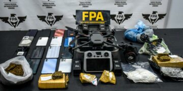 Secuestraron 6.594 dosis de marihuana y 1.855 de cocaína, seis armas de fuego, 5 automóviles,  4 motocicletas, una moto de agua, seis drones y diversos elementos.