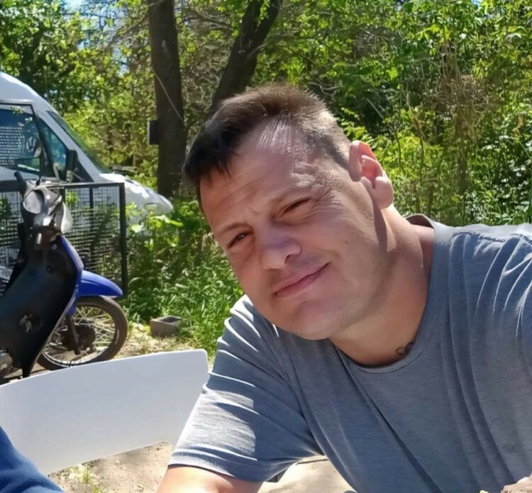 Santiago Pio Díaz, de 48 años, es buscado por la Fiscalía de Alta Gracia.