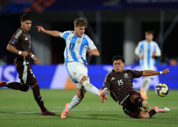 Mateo Silvetti convierte el 2 a 0 para sellar el pase a semifinales.