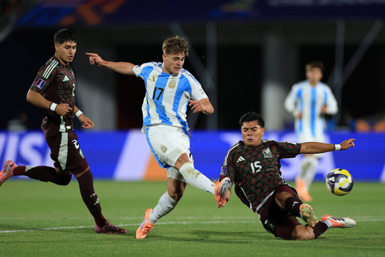 Mateo Silvetti convierte el 2 a 0 para sellar el pase a semifinales.
