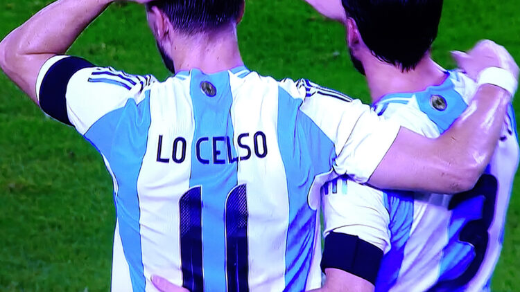 El festejo de Gio Lo Celso en el 1 a 0 a los 30 minutos de primer tiempo.