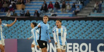 Argentina rescató un empate ante Uruguay y sigue prendida arriba Argentina rescató un empate ante Uruguay y sigue prendida arriba