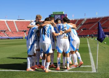 Argentina goleó 4-0 a Nigeria y avanzó a los cuartos de final