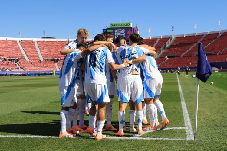 El seleccionado argentino festejando el primer gol.