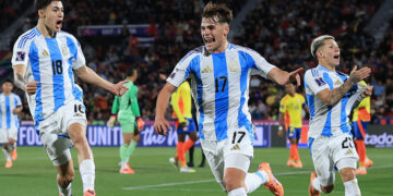 El festejo en el gol de Silvetti.