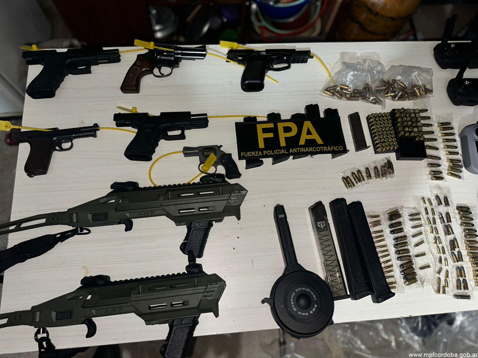 Desarticularon una banda narco que ingresaba drogas con drones a la cárcel de Bouwer Desarticularon una banda narco que ingresaba drogas con drones a la cárcel de Bouwer