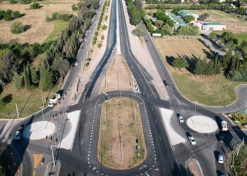 Vista aérea de la duplicación de calzada de la Av. Padre Lucchese.