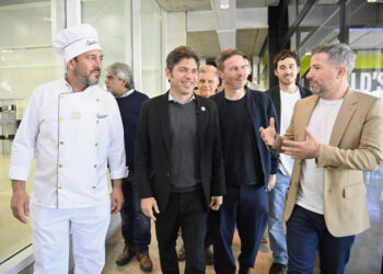 Kicillof advirtió que el plan económico de Milei “condena a la industria”