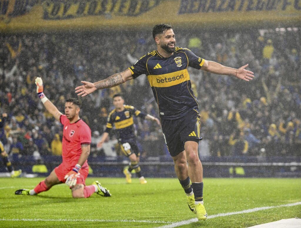Boca goleó 5-0 a Newell's y se quedó con la punta de la Zona A