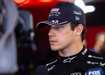 Franco Colapinto finalizó 16° en Singapur y Russell se quedó con una victoria contundente