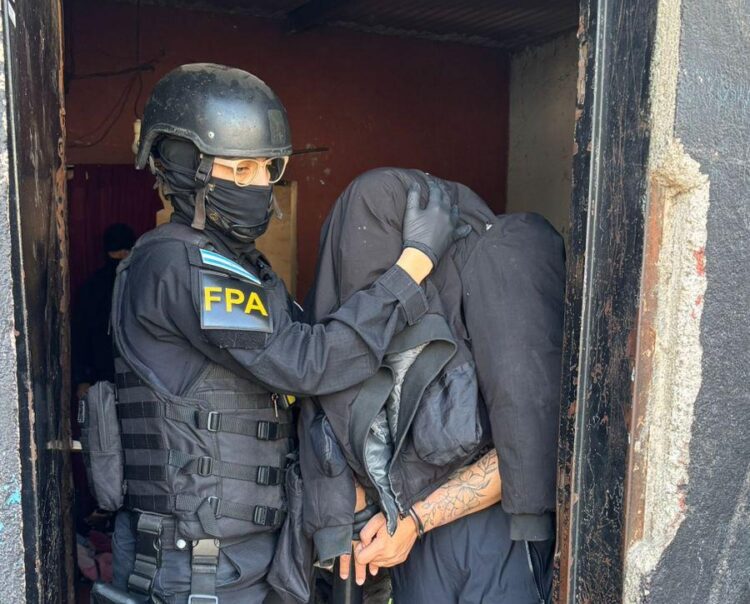 Cayó una banda familiar por la venta de estupefacientes La Fuerza Policial Antinarcotráfico secuestró marihuana, cocaína y dinero en efectivo.