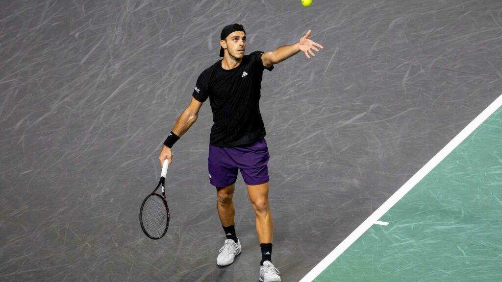 Cerúndolo no pudo sostener el nivel de Sinner y quedó afuera del Masters 1000 de París Cerúndolo no pudo sostener el nivel de Sinner y quedó afuera del Masters 1000 de París