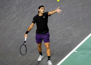 Cerúndolo no pudo sostener el nivel de Sinner y quedó afuera del Masters 1000 de París