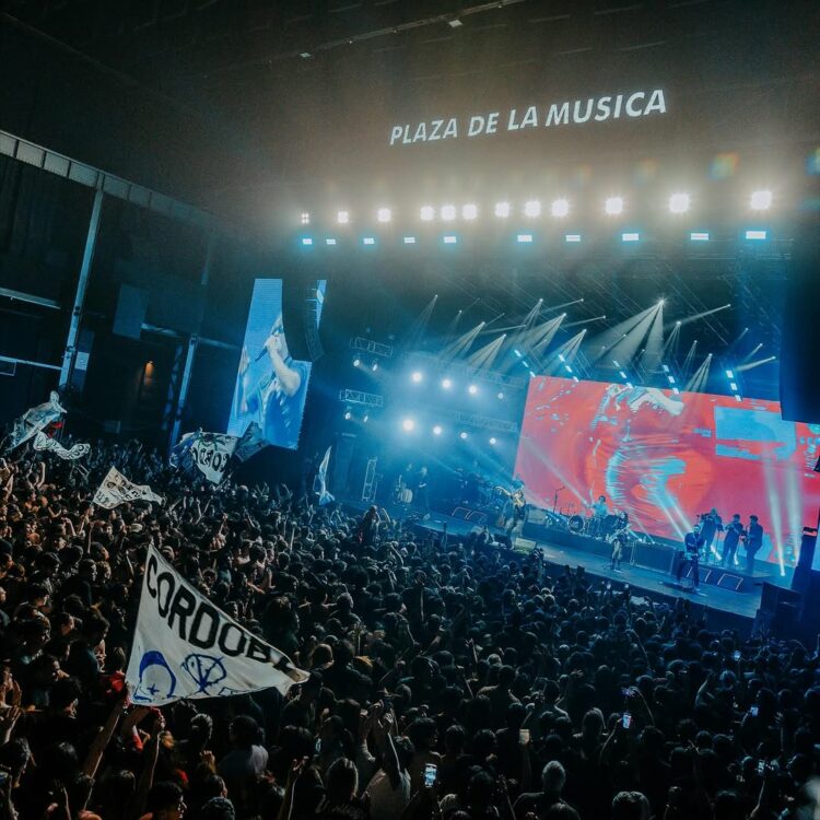 El show de Ciro y Los Persas generó un importante movivimento económico. (Foto gentileza @envivoproducciones).