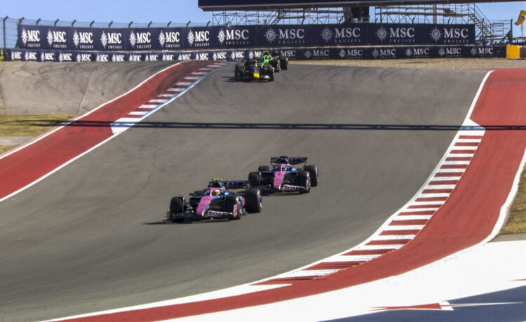 NOTICIAS ARGENTINAS
BAIRES, OCTUBRE 19: El piloto neerlandés Max Verstappen (Red Bull) se quedó con un cómodo triunfo en el Gran Premio de Estados Unidos y le mete presión al líder del campeonato, el australiano Oscar Piastri. El argentino Franco Colapinto (Alpine), quedó 17°. El podio lo completaron el británico Lando Norris (McLaren) y el monegasco Charles Leclerc (Ferrari). FOTO NA:@F1