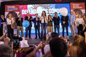 De la Sota marca su propio camino en el Congreso con el bloque “Defendamos Córdoba” De la Sota marca su propio camino en el Congreso con el bloque “Defendamos Córdoba”