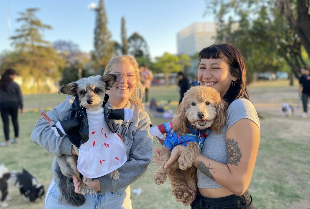 El Parque de las Tejas se llenó de disfraces en el Desfile de Halloween perruno El Parque de las Tejas se llenó de disfraces en el Desfile de Halloween perruno