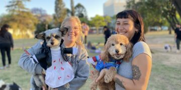 El Parque de las Tejas se llenó de disfraces en el Desfile de Halloween perruno El Parque de las Tejas se llenó de disfraces en el Desfile de Halloween perruno
