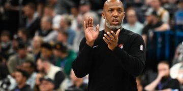 Detuvieron a un entrenador y a un jugador de la NBA por presuntas apuestas ilegales Detuvieron a un entrenador y a un jugador de la NBA por presuntas apuestas ilegales