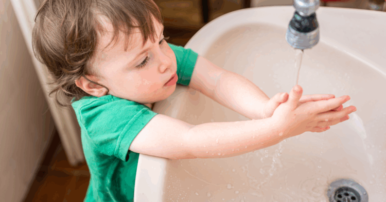 Un gesto tan simple como lavarse las manos con agua y jabón puede salvar vidas y prevenir la desnutrición en millones de niños y niñas en todo el mundo.