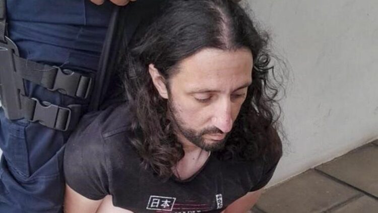 NOTICIAS ARGENTINAS
BAIRES, OCTUBRE 12:El nino Pedro Rodriguez Laurta de 5 anos que habia sido sustraido por su padre y permanecia desaparecido fue hallado esta tarde sano y salvo en la ciudad entrerriana de Concordia, mientras que su padre Pabl (NOTI
