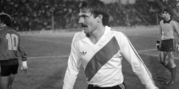 Copa Argentina en el Kempes y una historia para descubrir en el museo Eduardo Saporiti nació en Alcira Gigena y disputó 338 partidos oficiales con el “Millonario” entre 1976 y 1987.