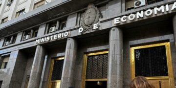 El Gobierno licitará nuevas letras y bonos del Tesoro en pesos y dólares Letras