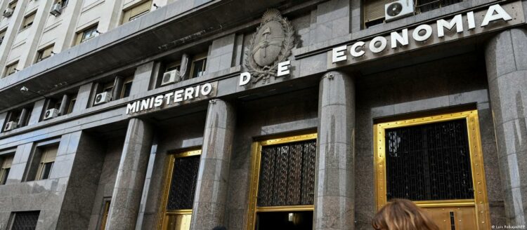 El Gobierno licitará nuevas letras y bonos del Tesoro en pesos y dólares Letras