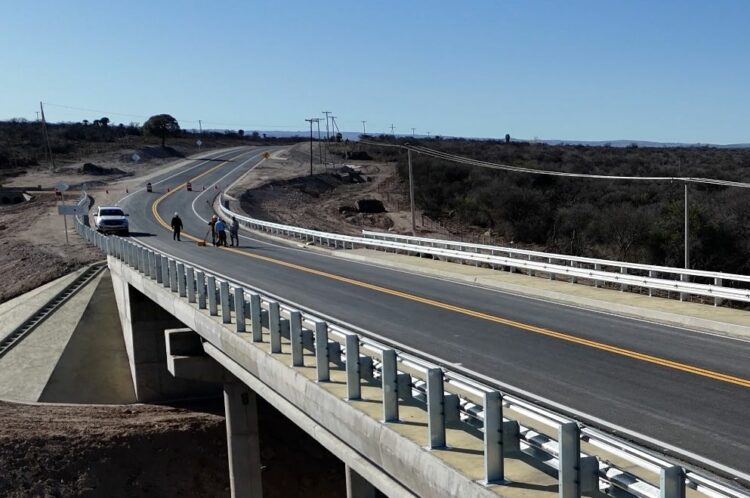 El asfaltado garantiza mejor transitabilidad para residentes locales, promueve el turismo de la región y se convertirá en un nuevo atractivo turístico