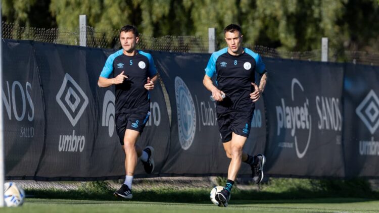 Santiago Longo y Gabriel Compagnucci durante el entrenamiento del Pirata.