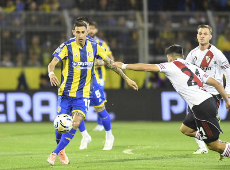 NOTICIAS ARGENTINAS 
BAIRES, OCTUBRE 5:Escena del partido entre Rosario Central y River Plate correspondiente a la undécima fecha del Torneo Clausura 2025.FOTO NA: @RosarioCentral